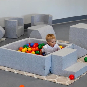 KiddyMoon Piankowy plac zabaw PPZP-KW30D-122 z piłeczkami Zabawka plac zabaw, jasnoszary: żółty-zielony-niebieski-czerwony-pomarańcz