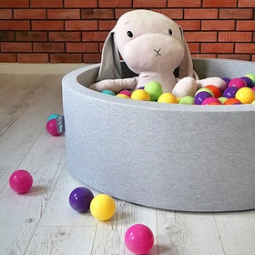 KiddyMoon Suchy basen kwadratowy z piłeczkami 7cm Zabawka basen piankowy, jasnoszary: jasny zielony-żółty-turkus-pomarańcz-ciemny róż-fiolet